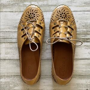Biza Yellow Gold Lace-Up Loafers